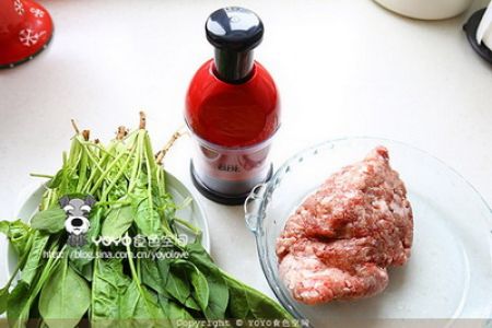 菠菜肉丸汤做法步骤1