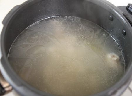 莲藕排骨汤做法步骤5