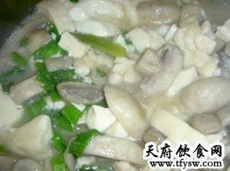 鲜蘑菇炖豆腐