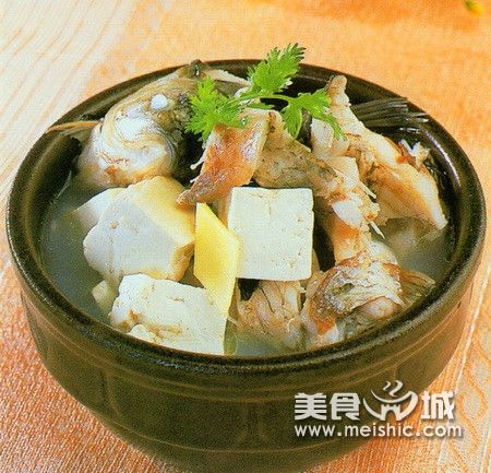 鲫鱼煲豆腐